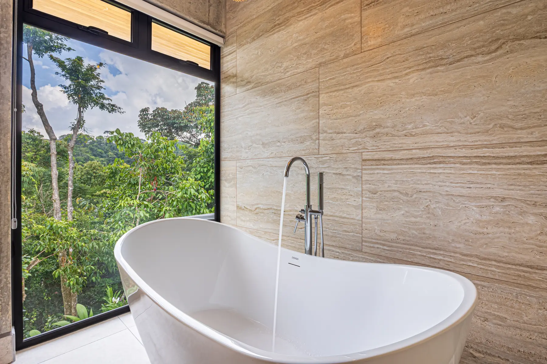 Villa Las Brisas &mdash; the freestanding tub