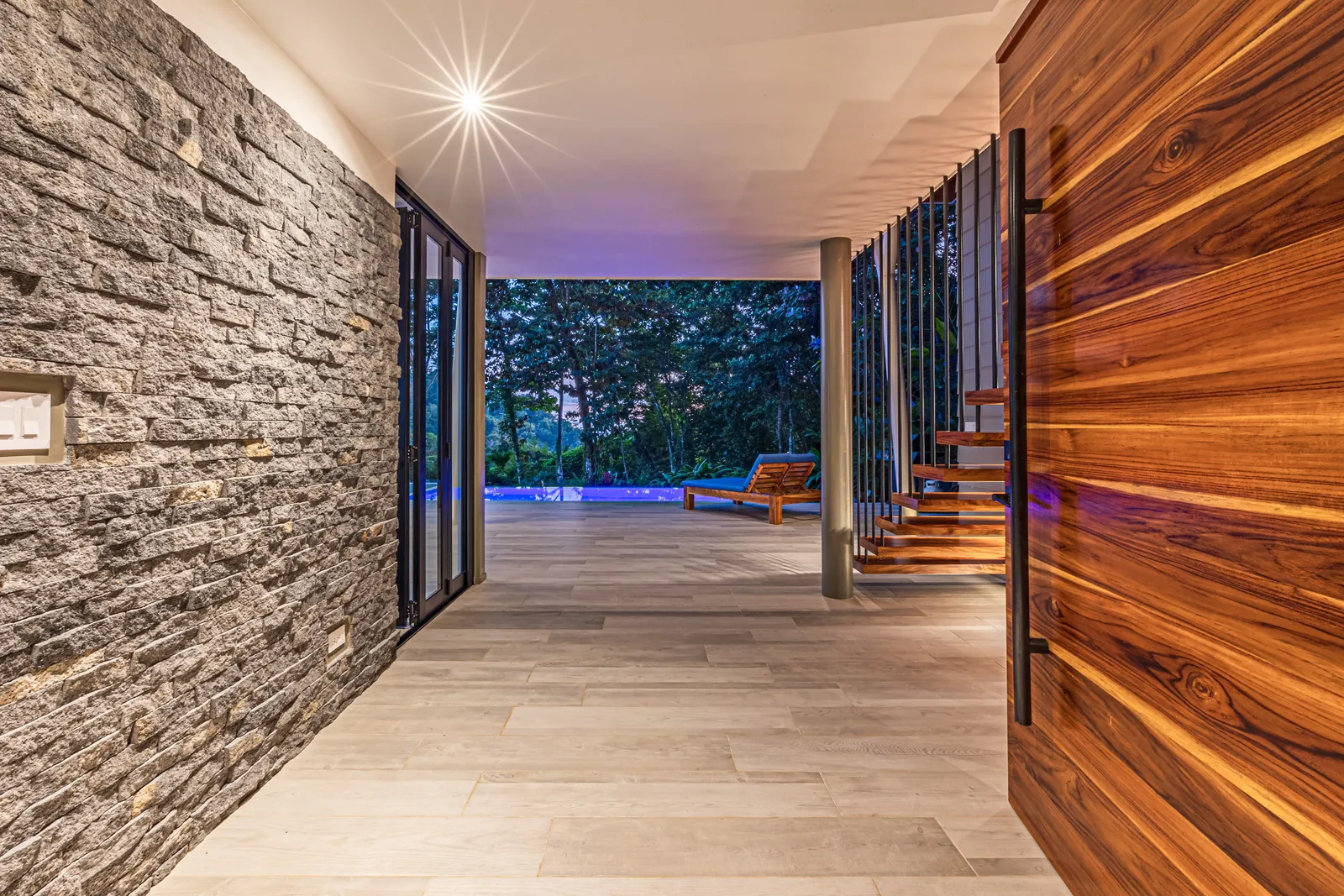 Villa las Ramas &mdash; the stone wall running the length of the hall
