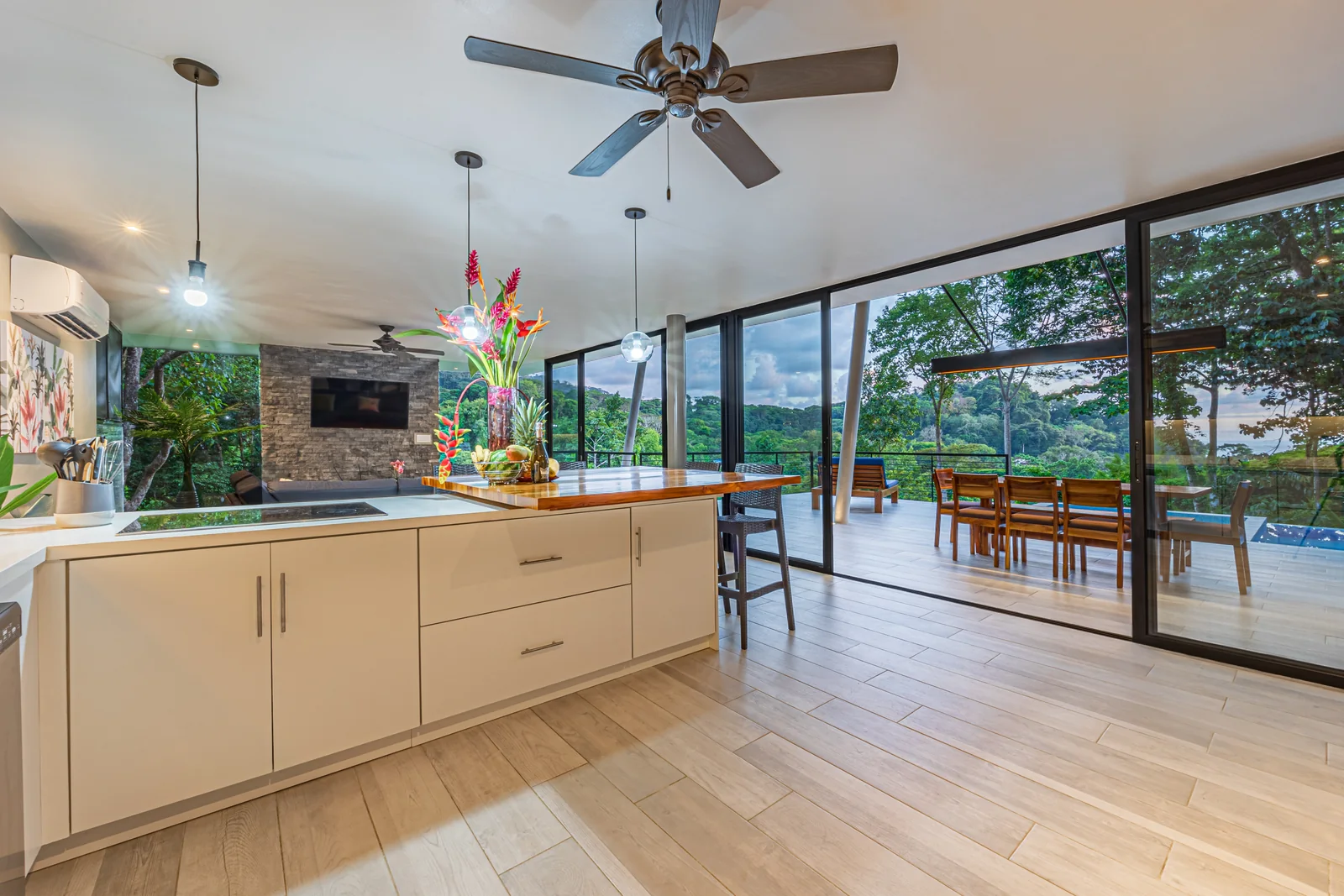 Villa las Ramas &mdash; the kitchen seen from the living room