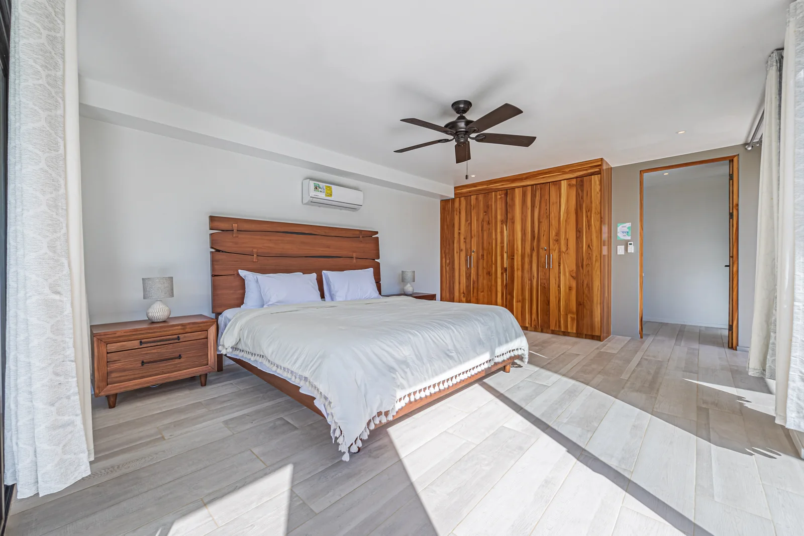 Villa las Ramas &mdash; a second king suite, opening to the deck