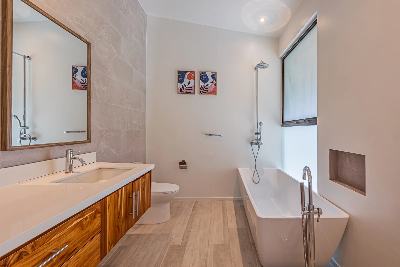 Villa las Ramas &mdash; an en-suite bath with its freestanding soaking tub
