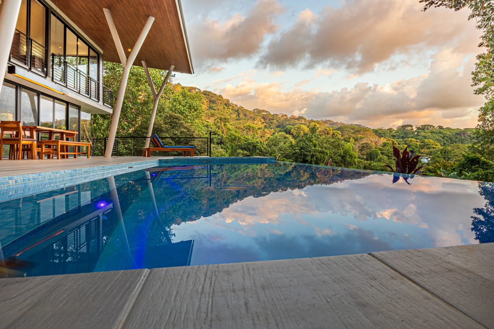 Villa las Ramas &mdash; the pool at dusk, the sky coming over the ridge