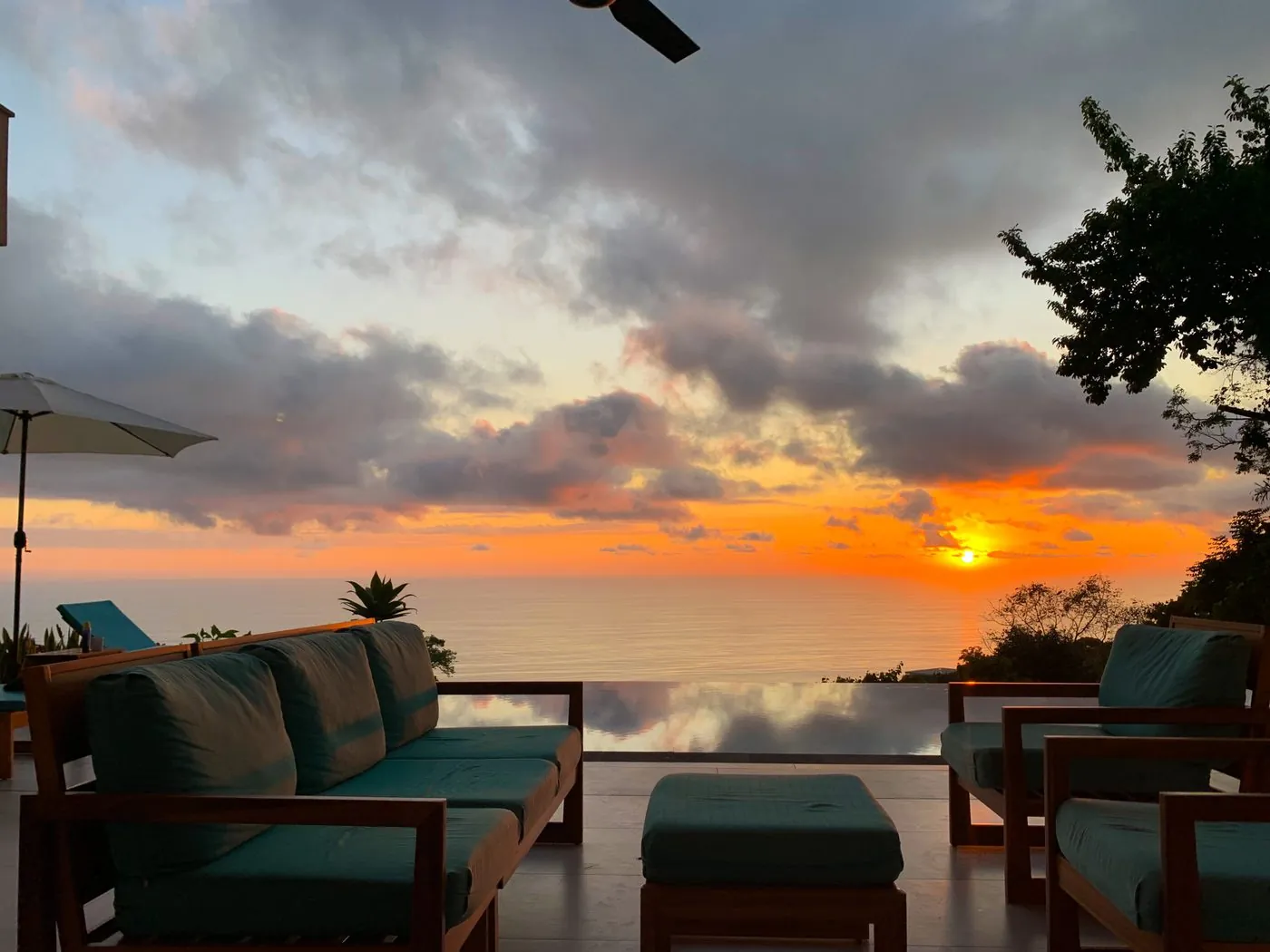 Villa Oro Verde &mdash; sunset over the Pacific from the terrace seating