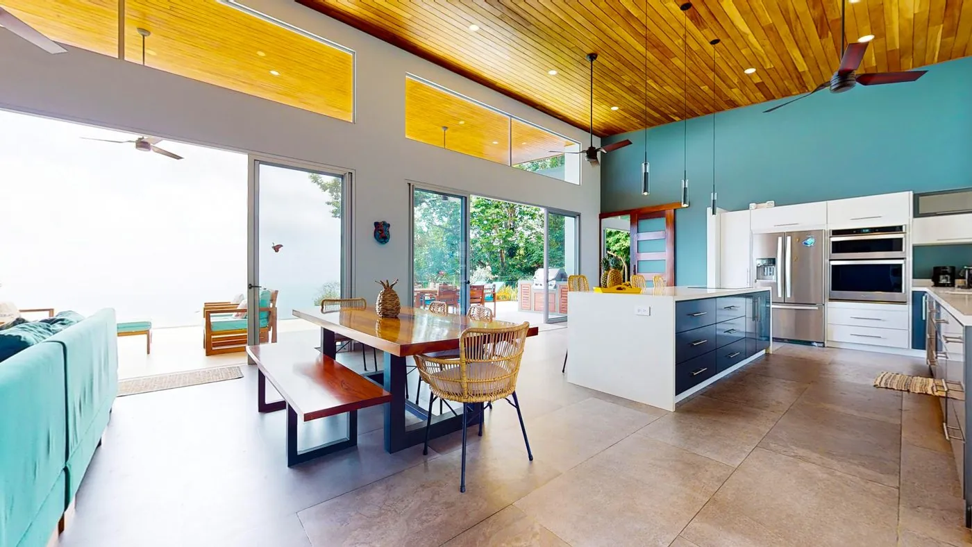 Villa Oro Verde &mdash; the dining area and kitchen island