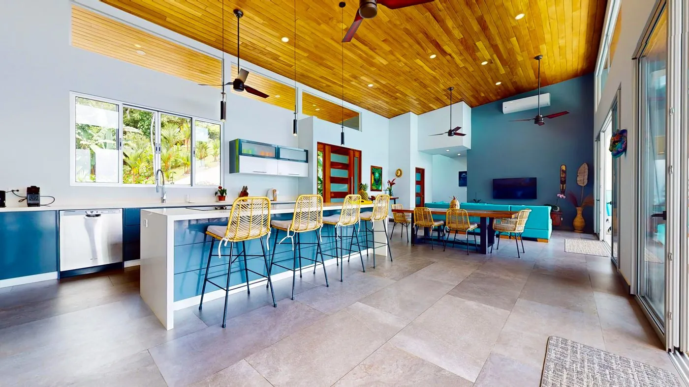 Villa Oro Verde &mdash; the kitchen island with bar seating