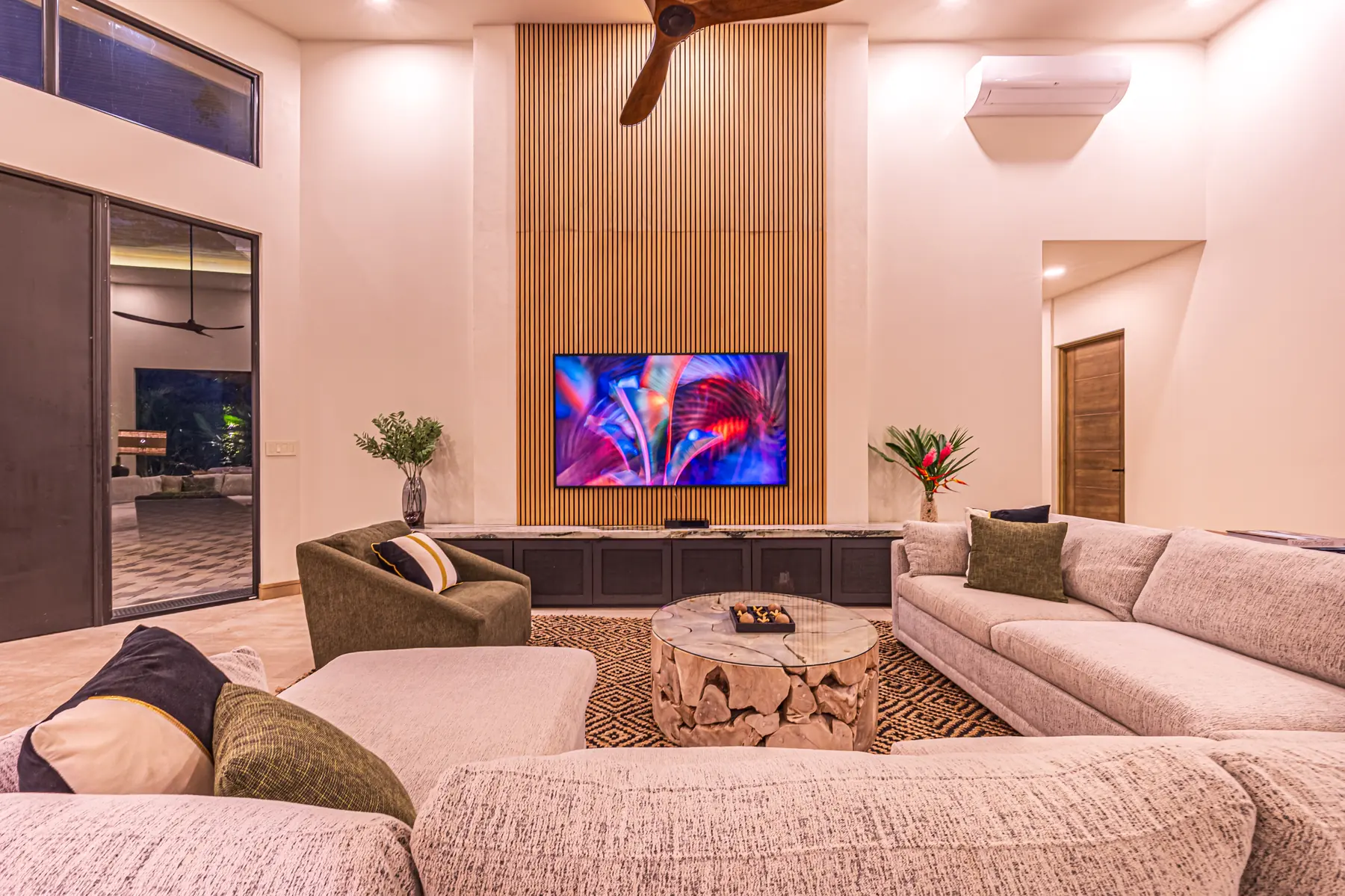 Villa San Martin &mdash; the media lounge