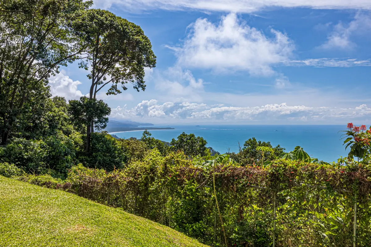 Villa San Martin &mdash; the lawn falling away to the coastline