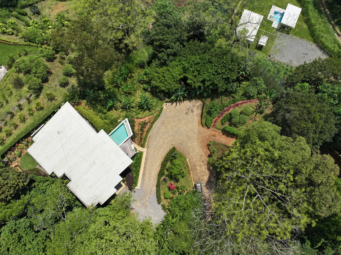 Vista Hermosa &mdash; the property from directly above, the drive curling in
