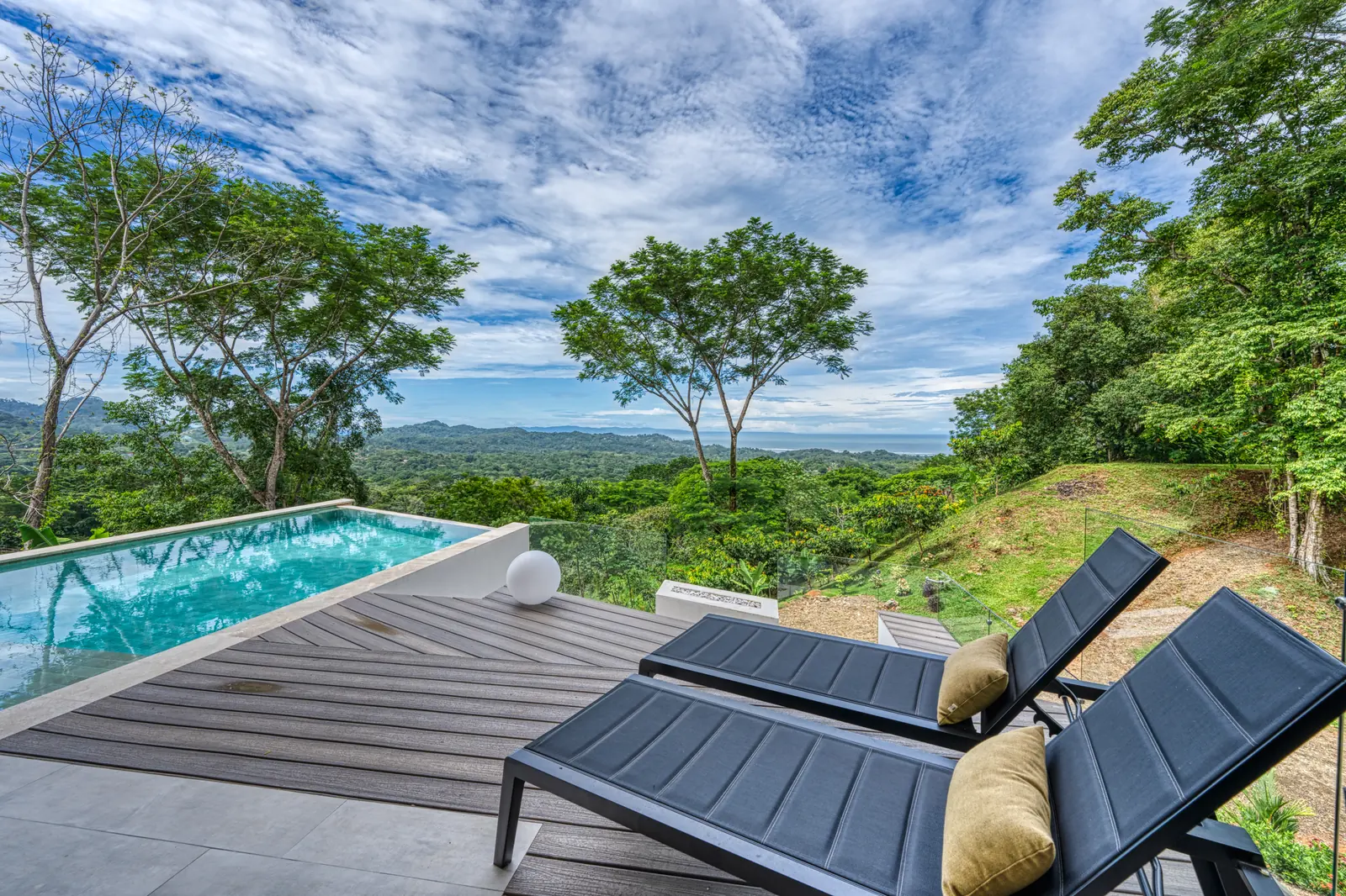 Vista Hermosa &mdash; loungers at the pool&rsquo;s edge above the canopy