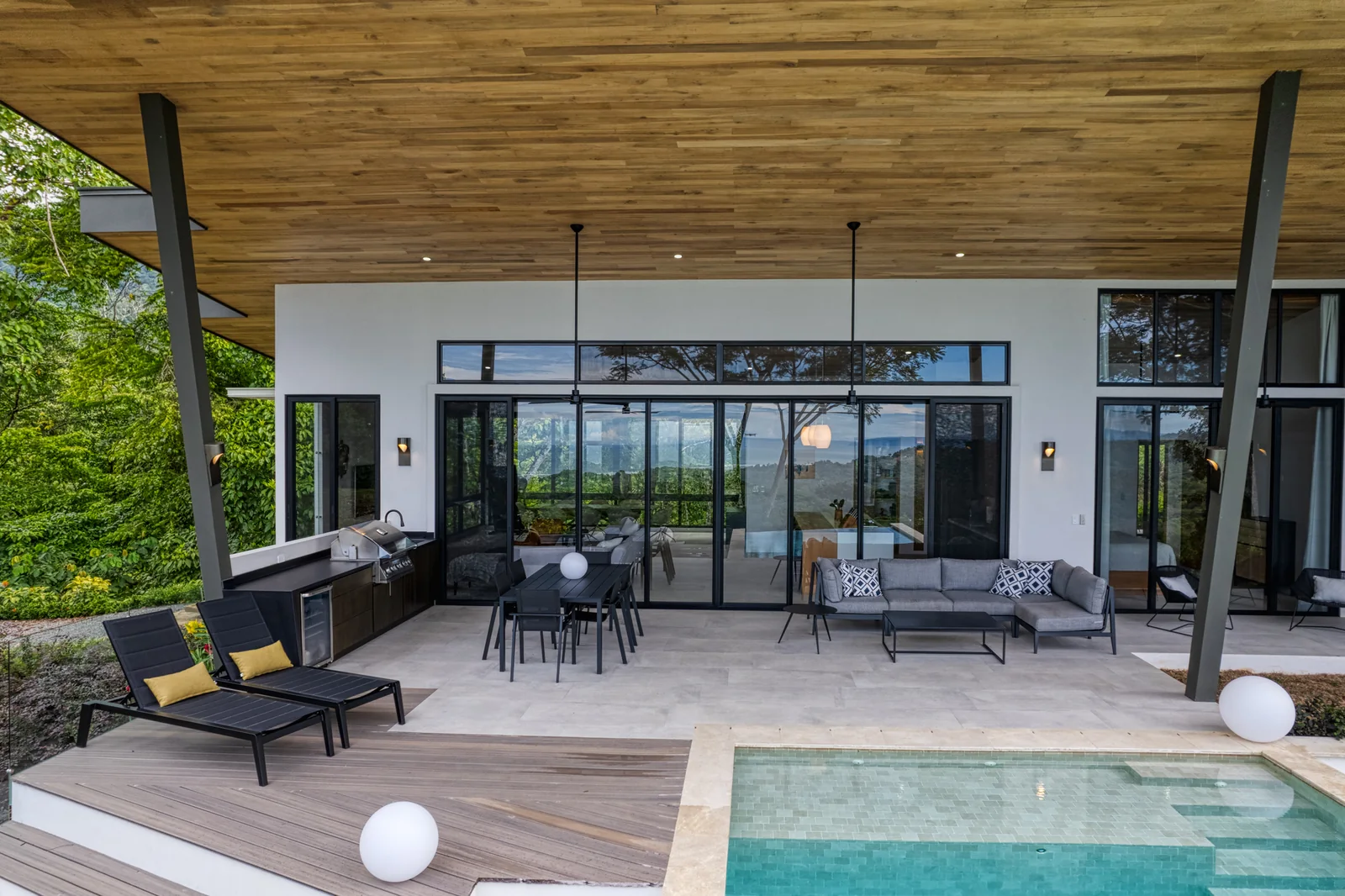 Vista Hermosa &mdash; the pool deck and the covered terrace