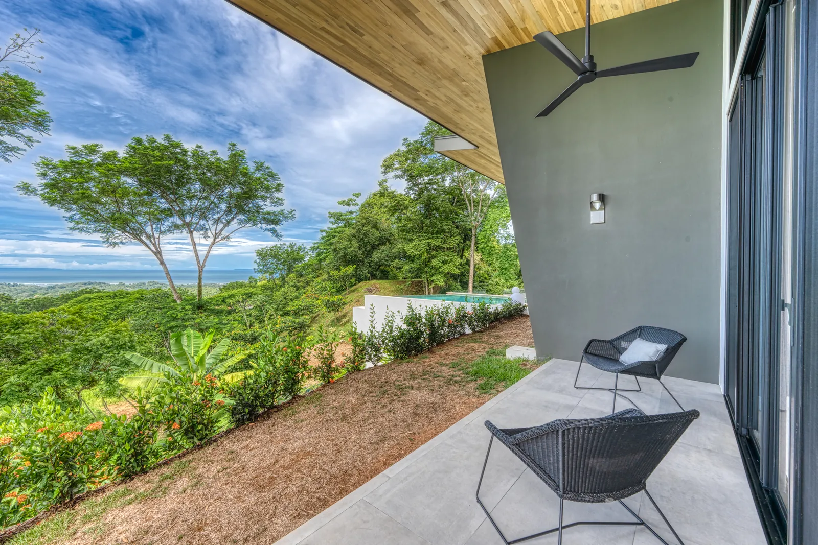 Vista Hermosa &mdash; a seat set into the planting at the terrace edge