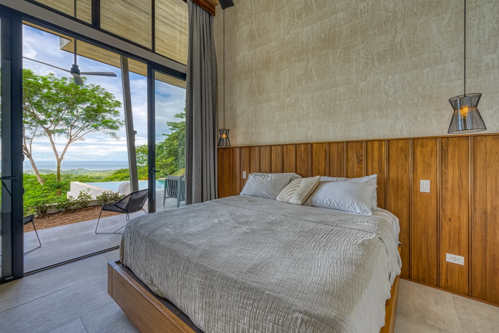 Vista Hermosa &mdash; a second bedroom, glazed to the garden