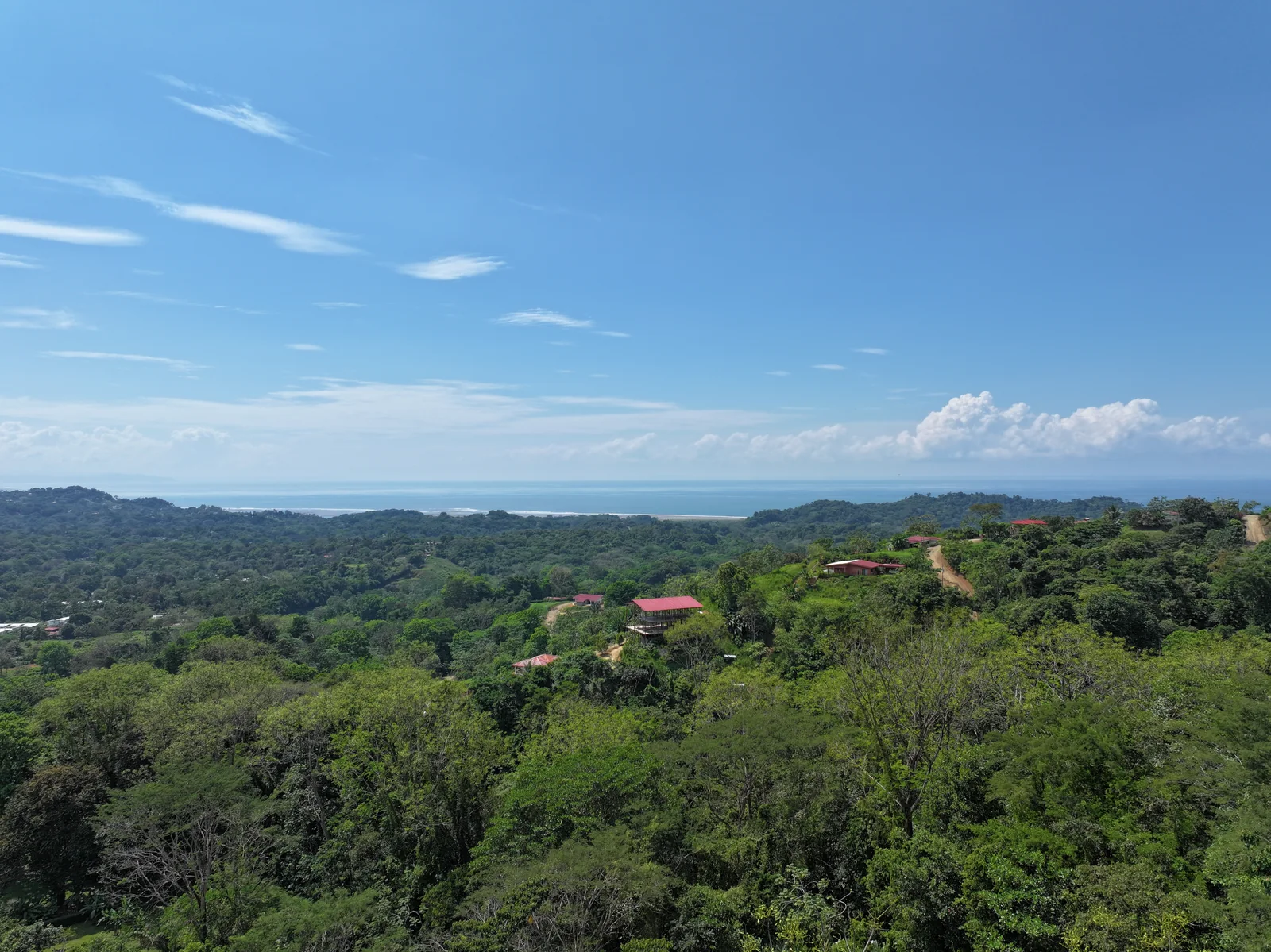 Vista Hermosa &mdash; the coastline and the Pacific seen from the property